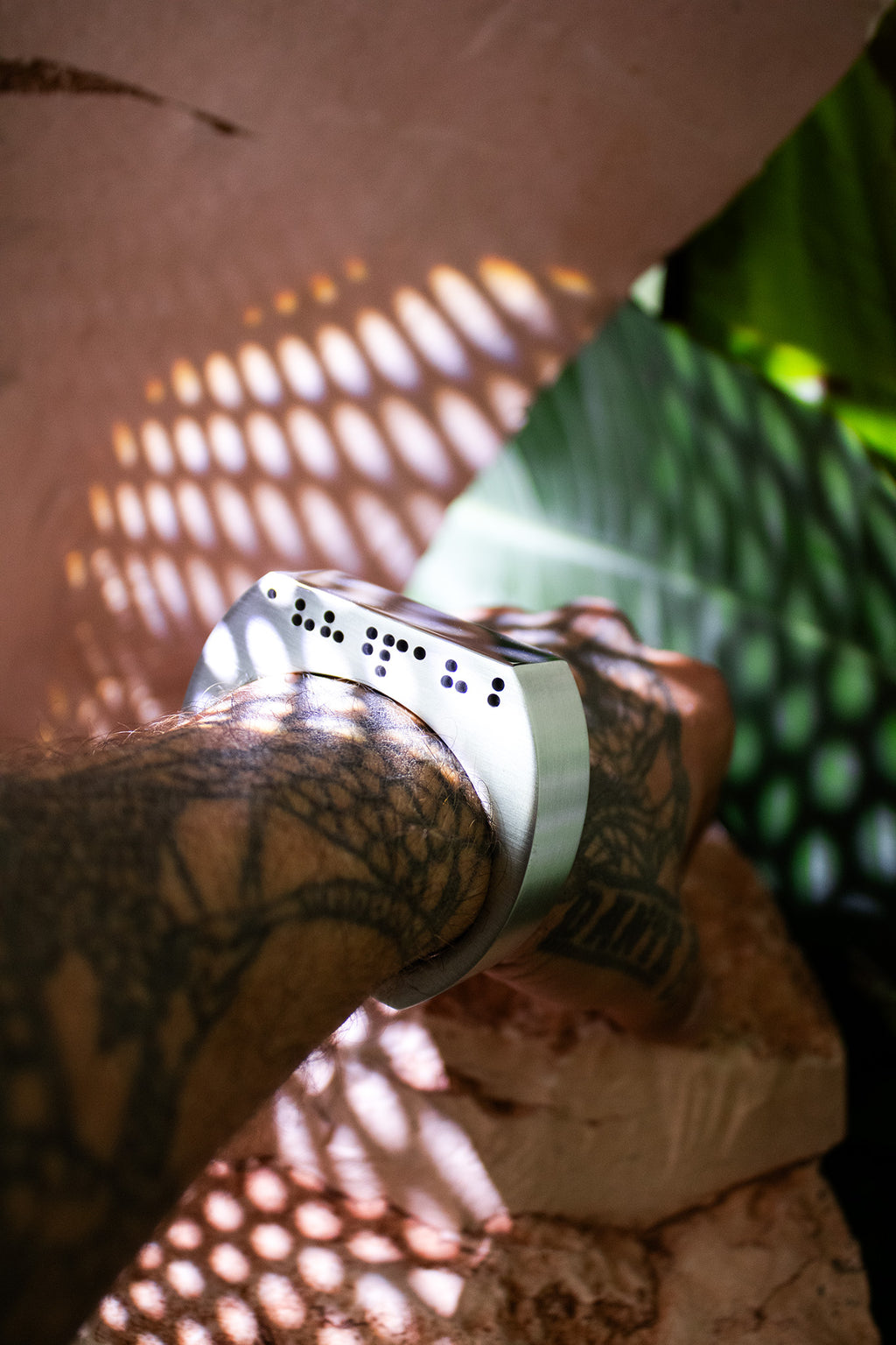 AMMIRAMI / CUFF - RIGID BRACELET