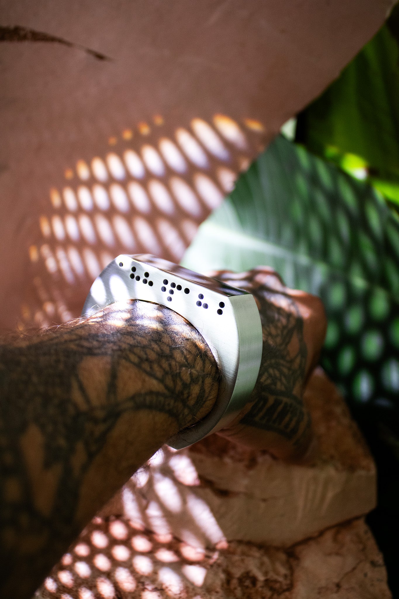 AMMIRAMI / CUFF - RIGID BRACELET
