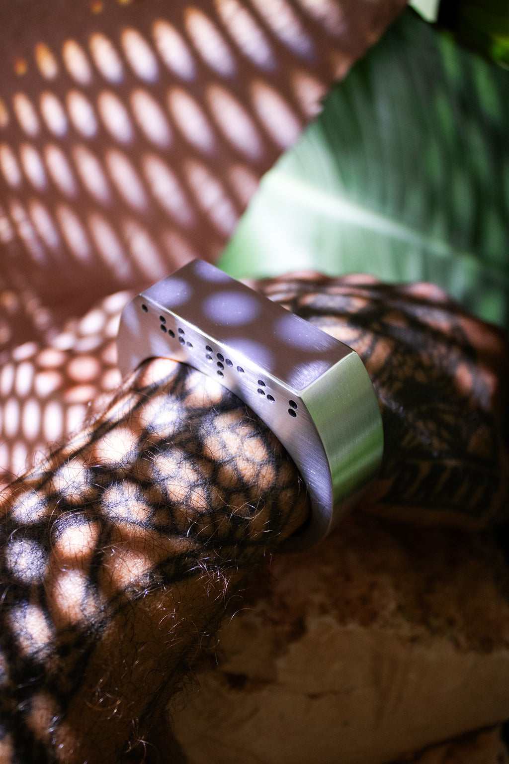 AMMIRAMI / CUFF - RIGID BRACELET