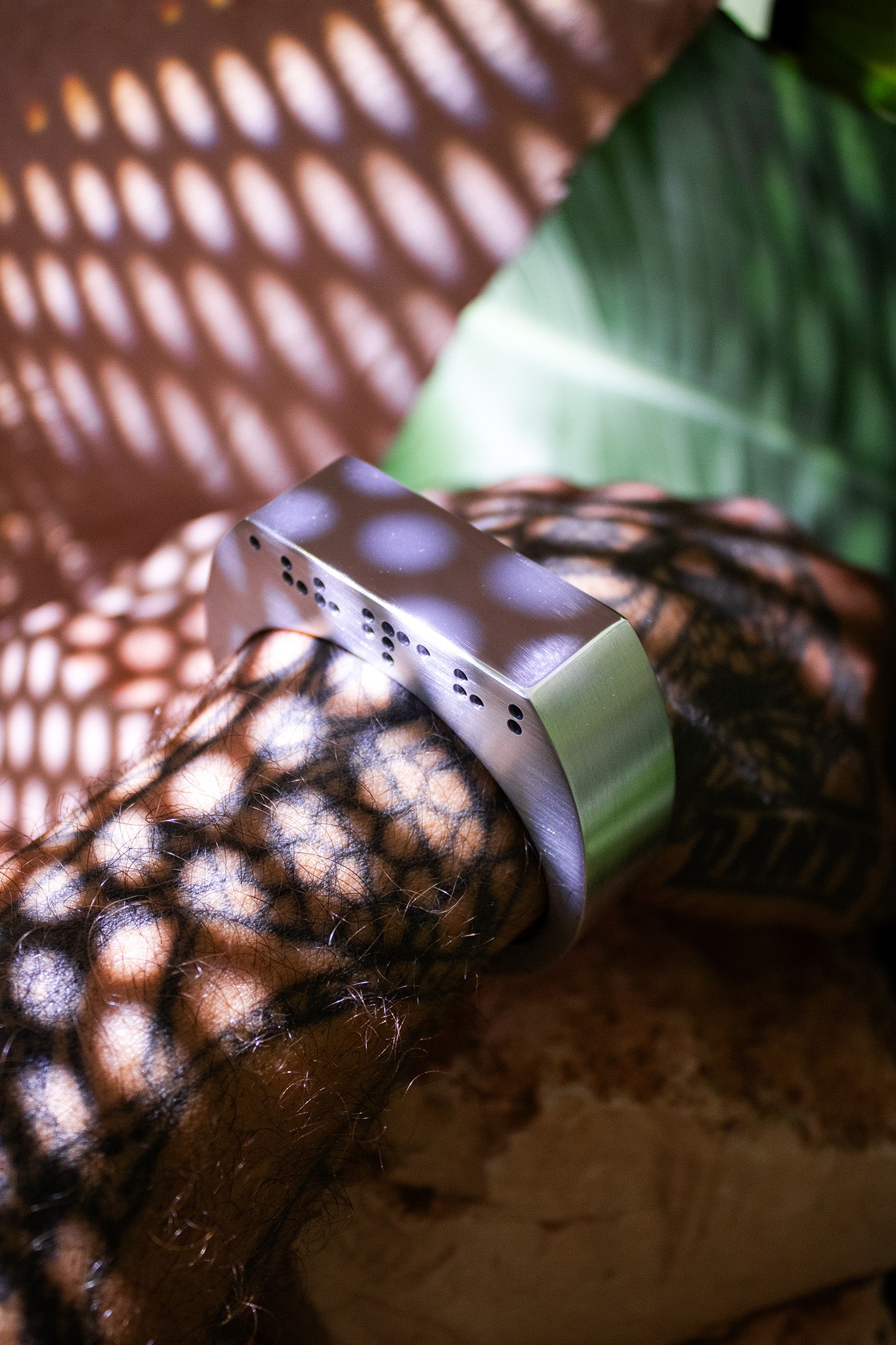 AMMIRAMI / CUFF - RIGID BRACELET