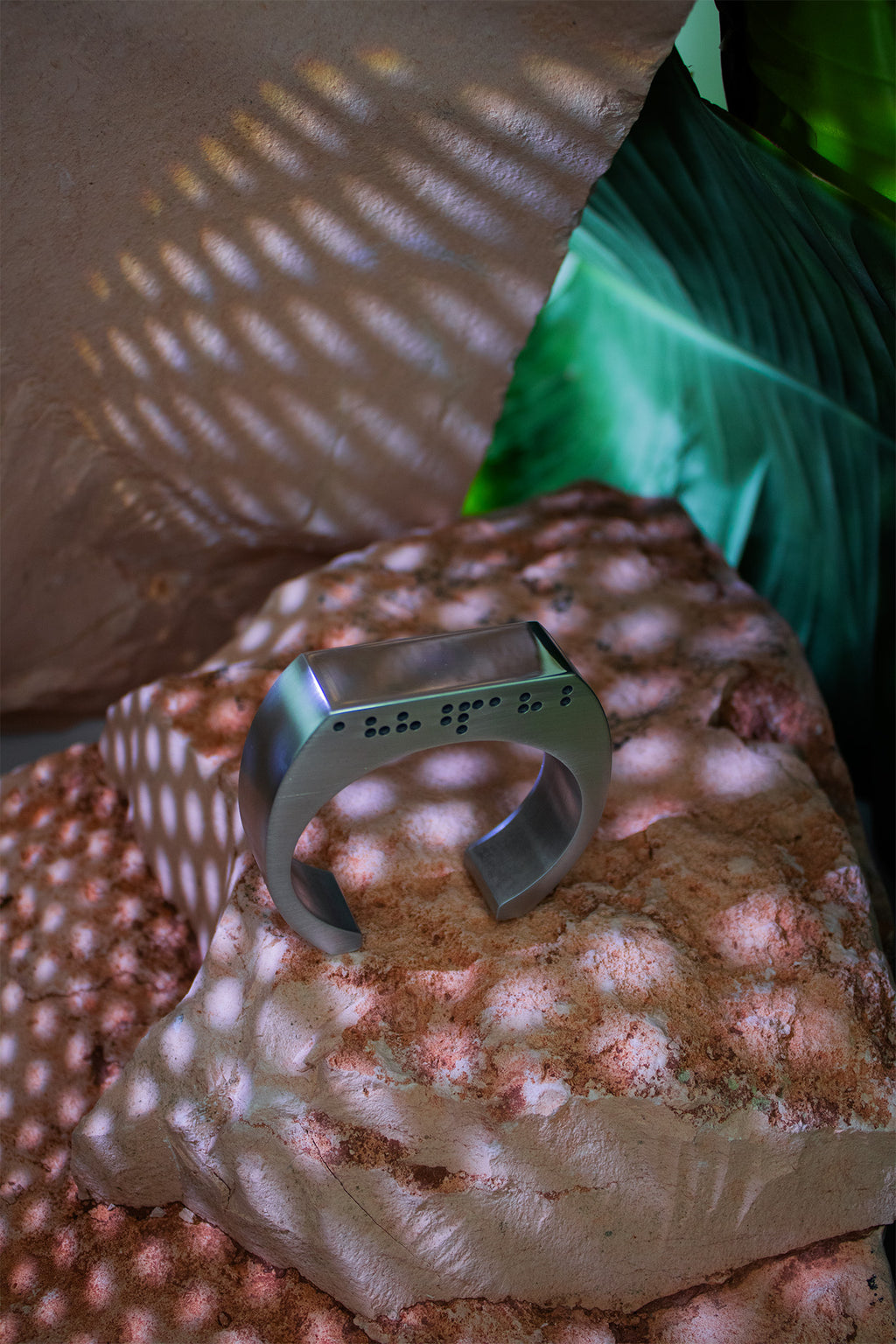 AMMIRAMI / CUFF - RIGID BRACELET