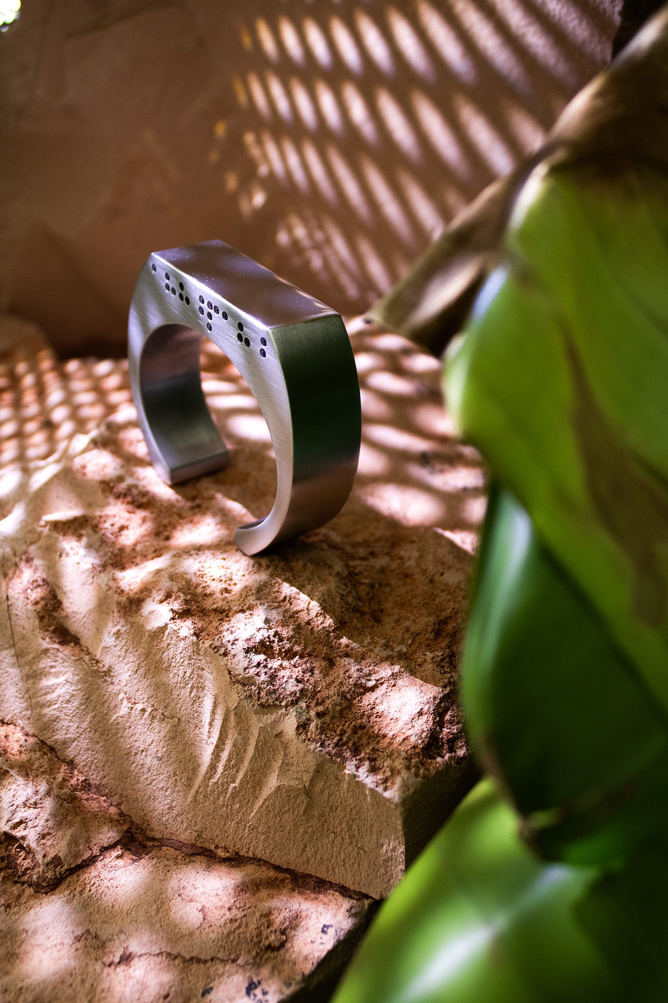 AMMIRAMI / CUFF - RIGID BRACELET