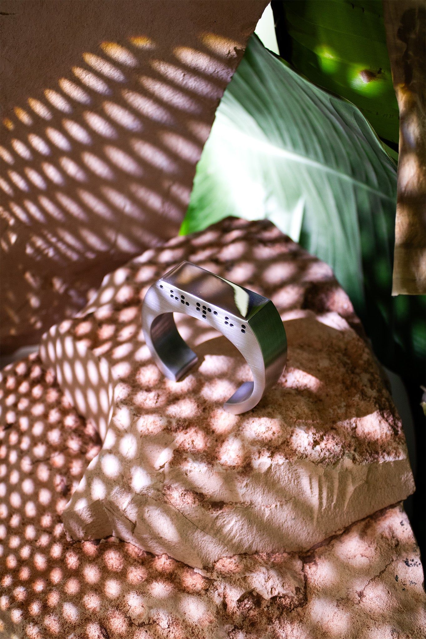 AMMIRAMI / CUFF - RIGID BRACELET
