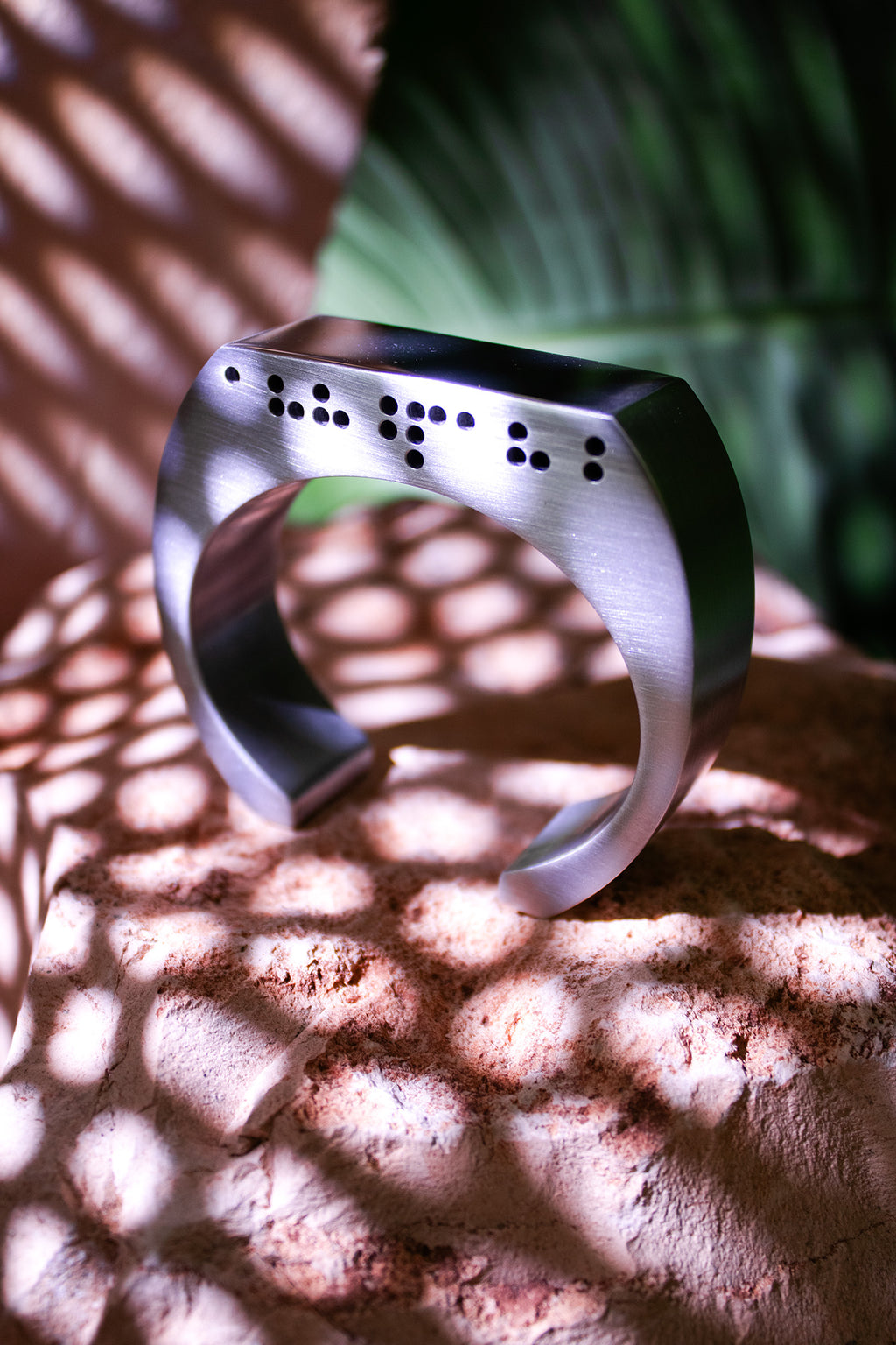 AMMIRAMI / CUFF - RIGID BRACELET
