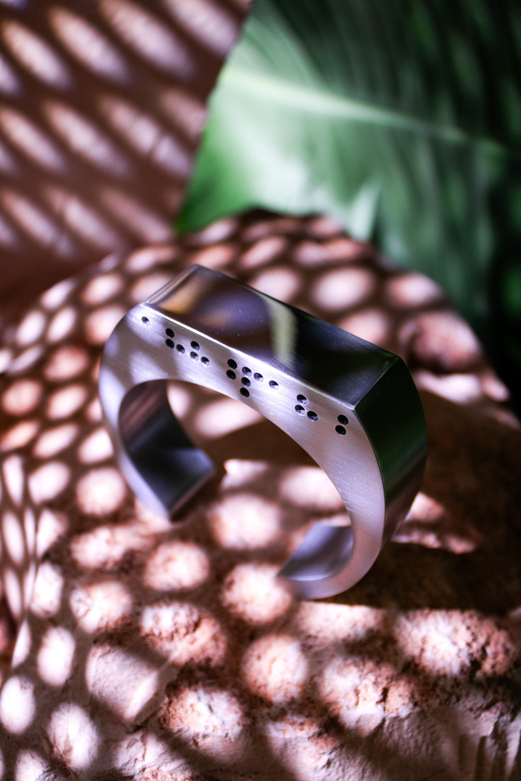 AMMIRAMI / CUFF - RIGID BRACELET