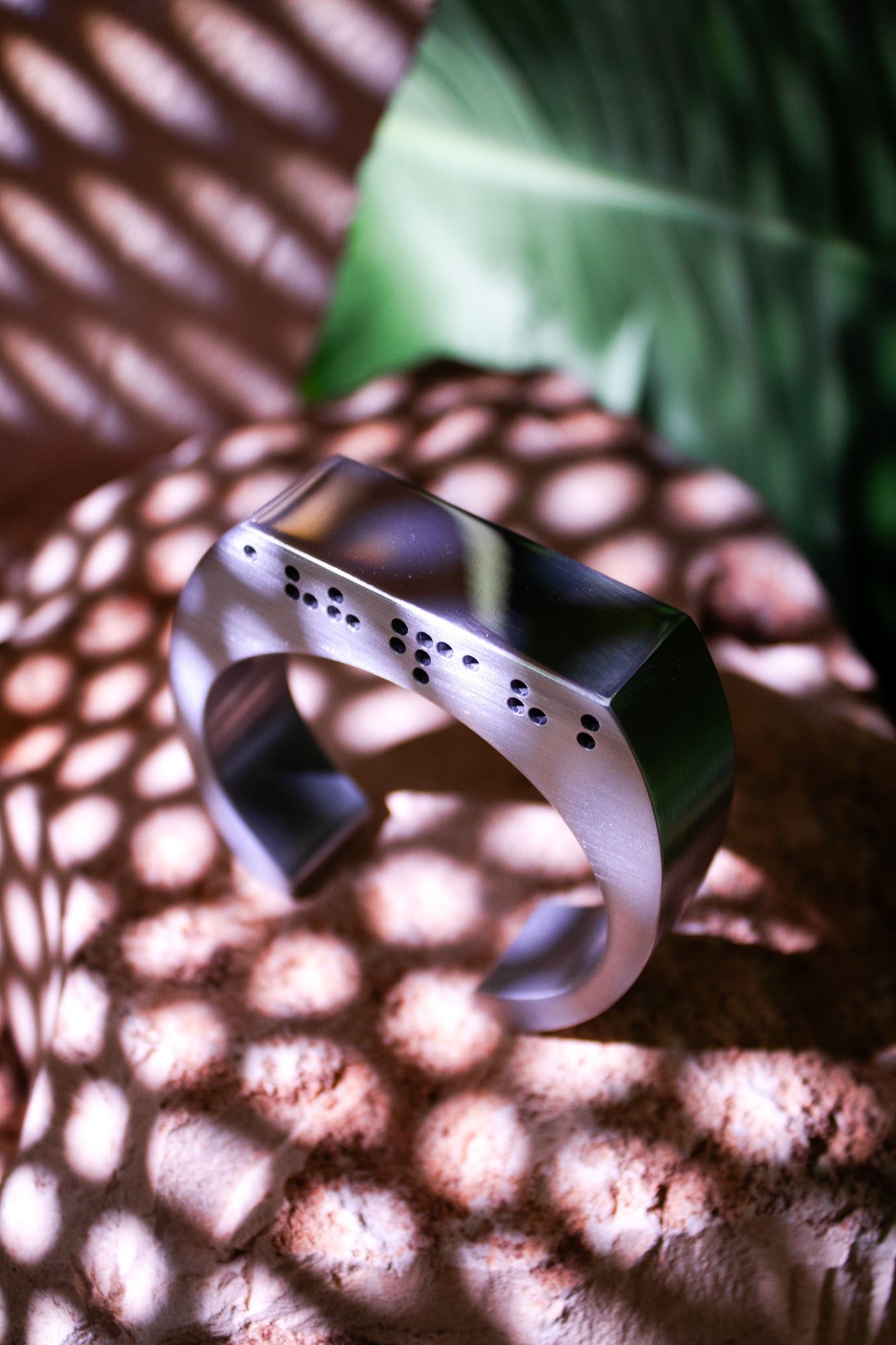 AMMIRAMI / CUFF - RIGID BRACELET