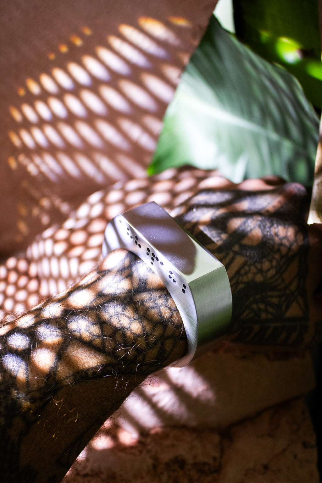 AMMIRAMI / CUFF - RIGID BRACELET