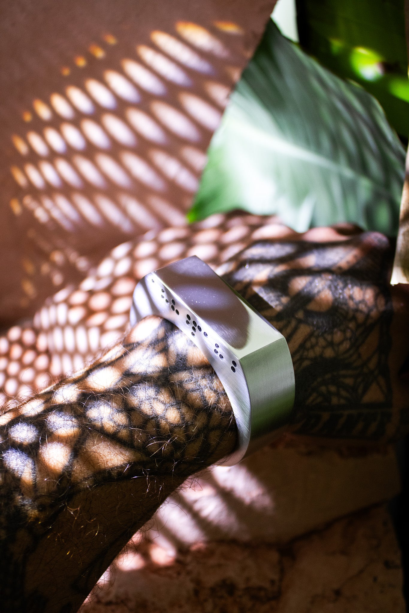 AMMIRAMI / CUFF - RIGID BRACELET
