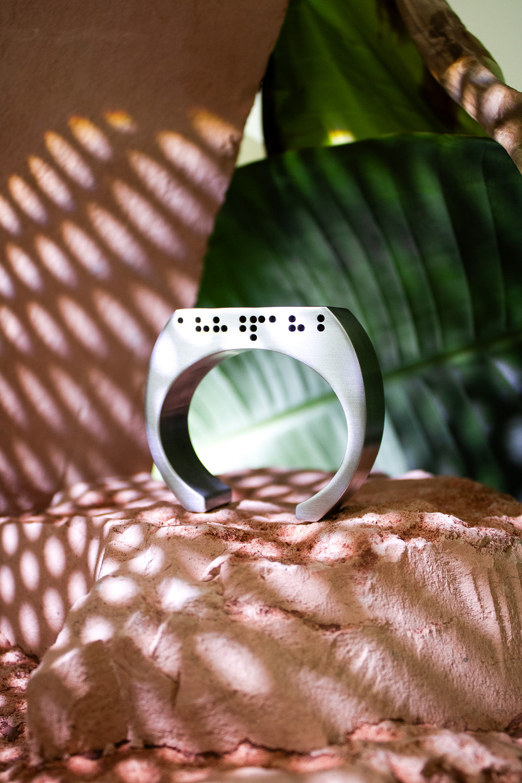 AMMIRAMI / CUFF - RIGID BRACELET
