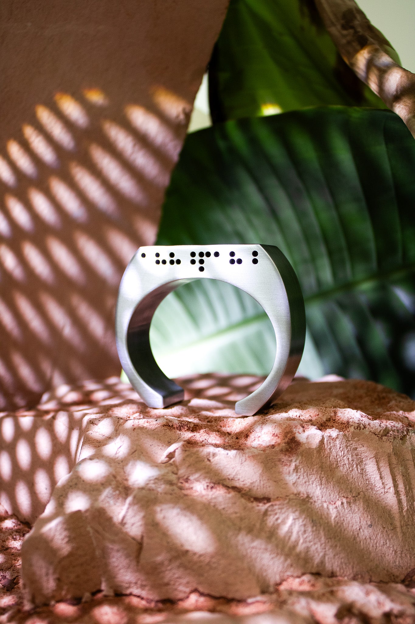 AMMIRAMI / CUFF - RIGID BRACELET